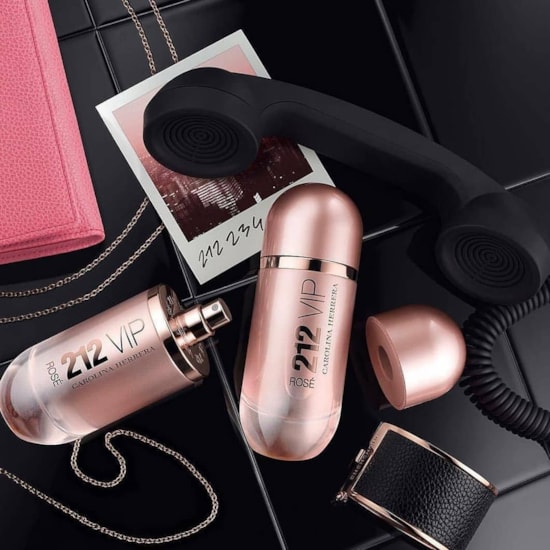 Kit Coffret 212 Vip Rosé - Carolina Herrera - Feminino - Perfume 80ml + Loção Corporal 100ml Kit Coffret 212 Vip Rosé - Carolina Herrera - Feminino - Perfume 80ml + Loção Corporal 100ml