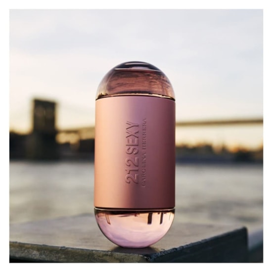 Perfume 212 Sexy - Carolina Herrera - Feminino - Eau de Parfum - 100ml Perfume 212 Sexy - Carolina Herrera - Feminino - Eau de Parfum - 100ml